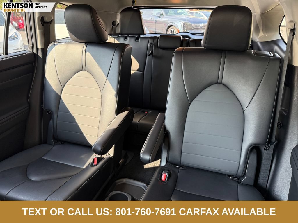 Used 2025 Toyota Highlander XLE AWD/4WD image 30
