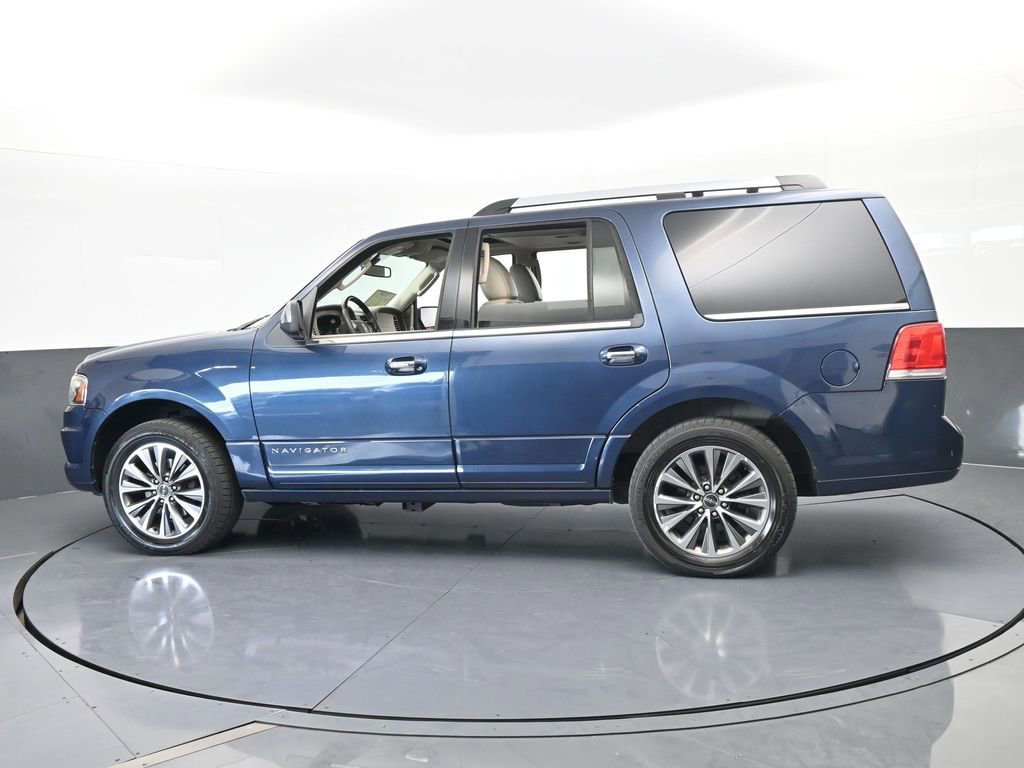 Used 2016 Lincoln Navigator Select image 3