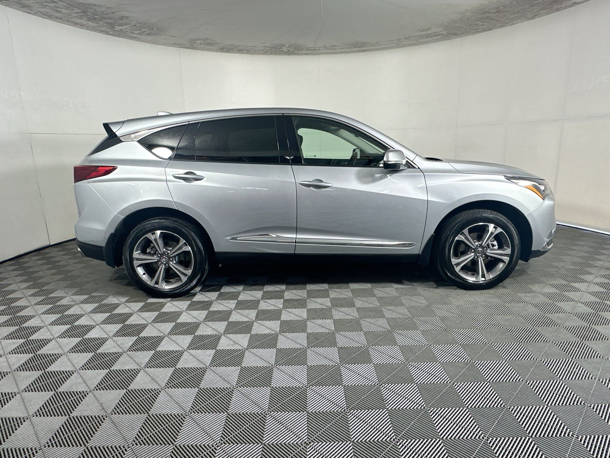 Used 2025 Acura RDX w/ Technology Package AWD/4WD image 2
