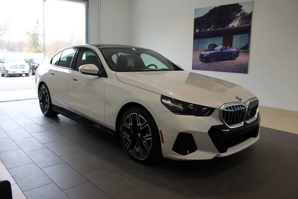 New 2026 BMW 550e xDrive AWD/4WD image 2