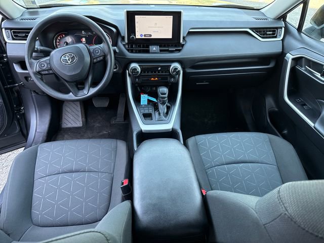 Used 2025 Toyota RAV4 XLE AWD/4WD image 12