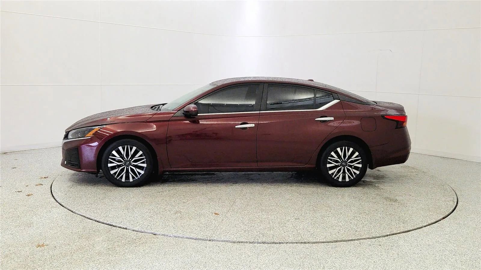 Used 2023 Nissan Altima 2.5 SV image 4