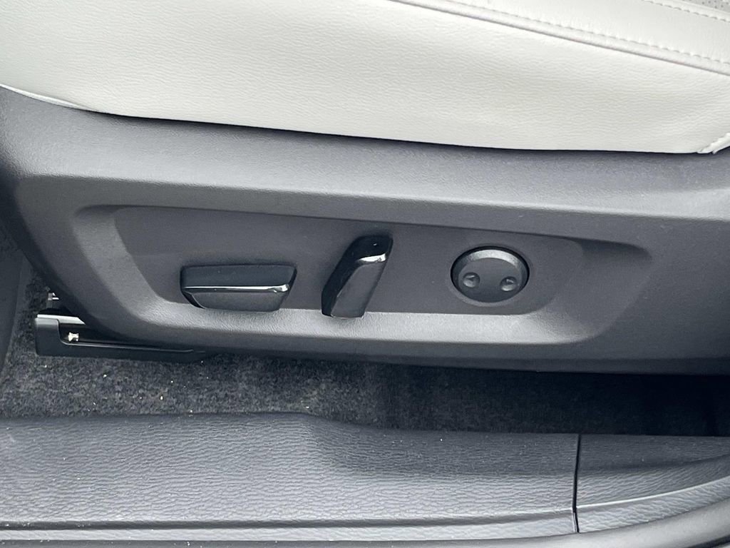 New 2026 Mitsubishi Outlander SEL FWD image 11