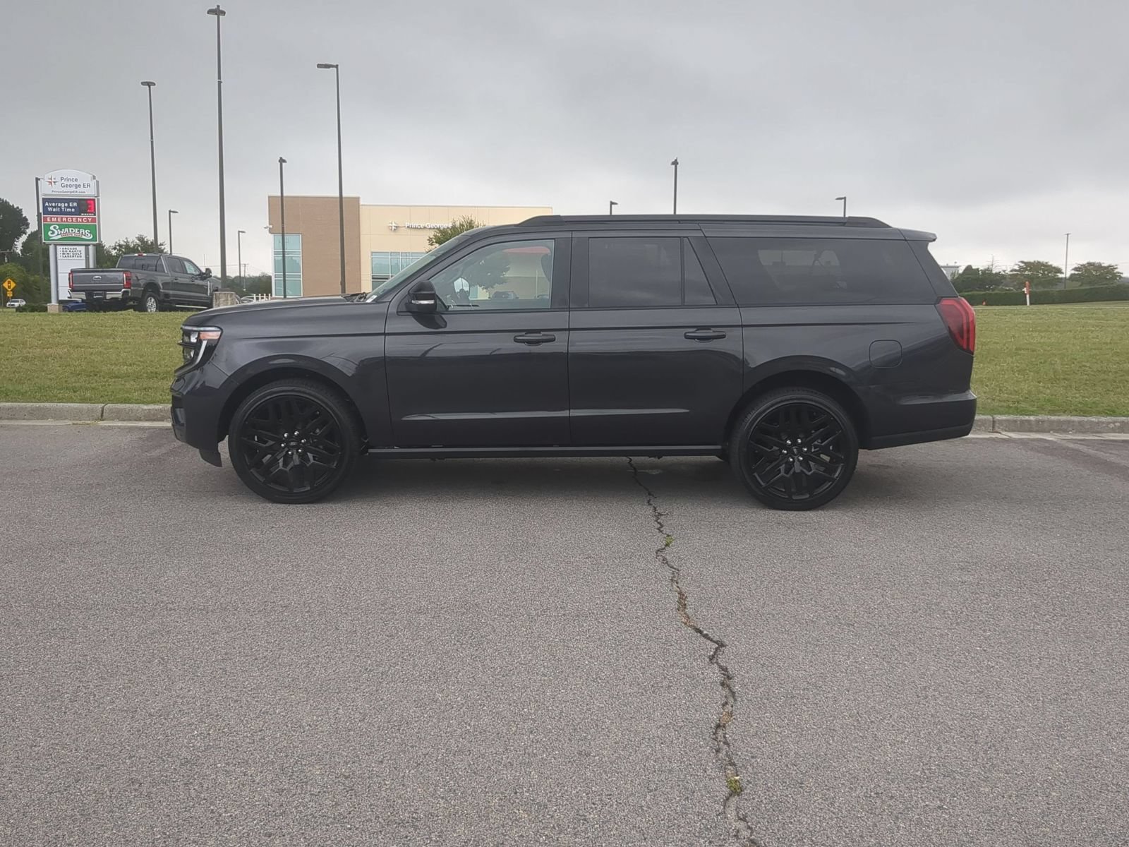 New 2027 Ford Expedition Max Platinum w/ Stealth Performance Package AWD/4WD image 6