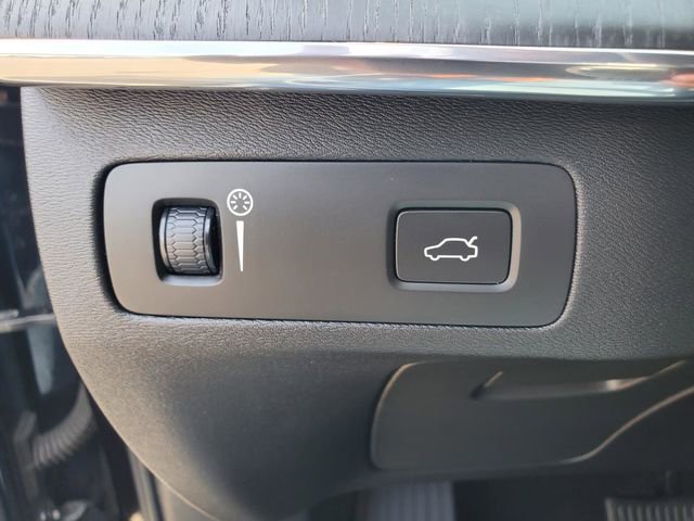 Used 2020 Volvo XC90 T6 Momentum w/ Protection Package AWD/4WD image 18