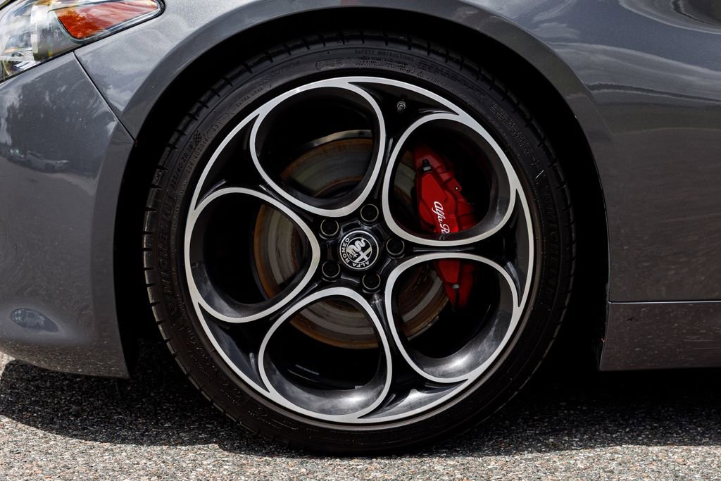 Used 2022 Alfa Romeo Giulia Veloce image 22