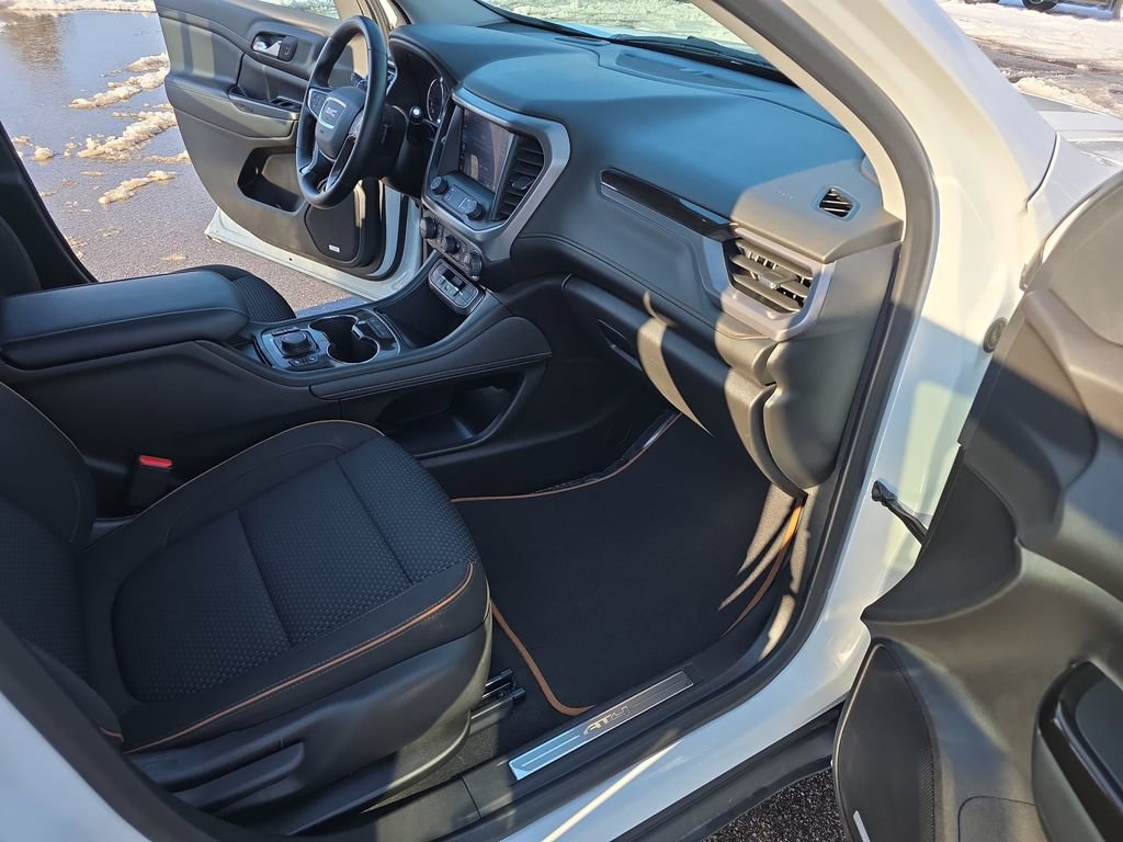 Certified 2023 GMC Acadia AT4 image 10