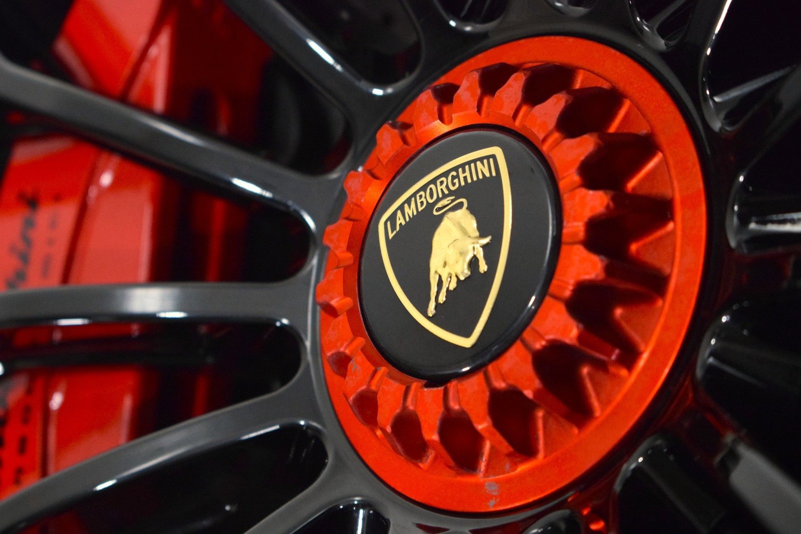 Used 2019 Lamborghini Aventador S image 18