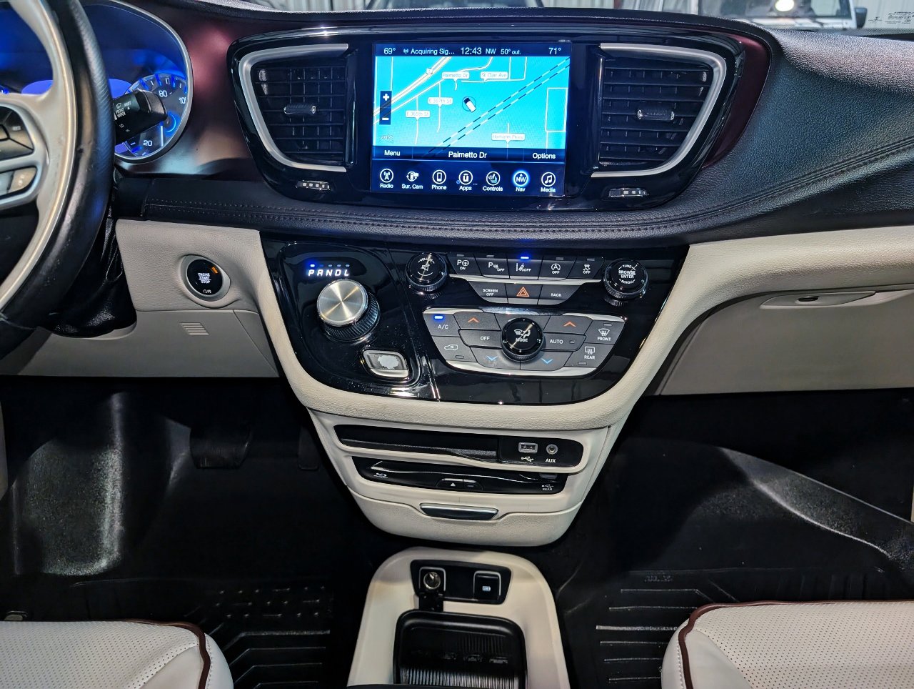 Used 2017 Chrysler Pacifica Limited image 45