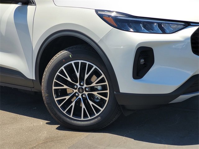 New 2025 Ford Escape SE image 2