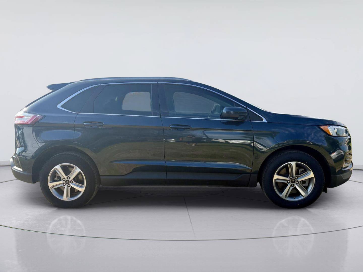 Used 2023 Ford Edge SEL w/ Convenience Package AWD/4WD image 2