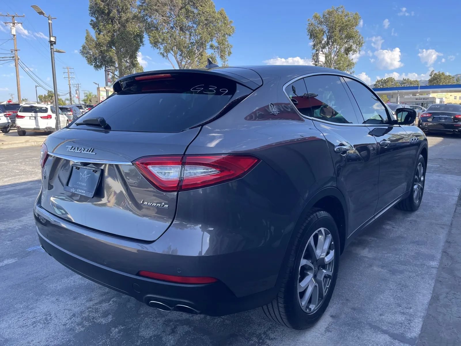 Used 2017 Maserati Levante AWD/4WD image 5