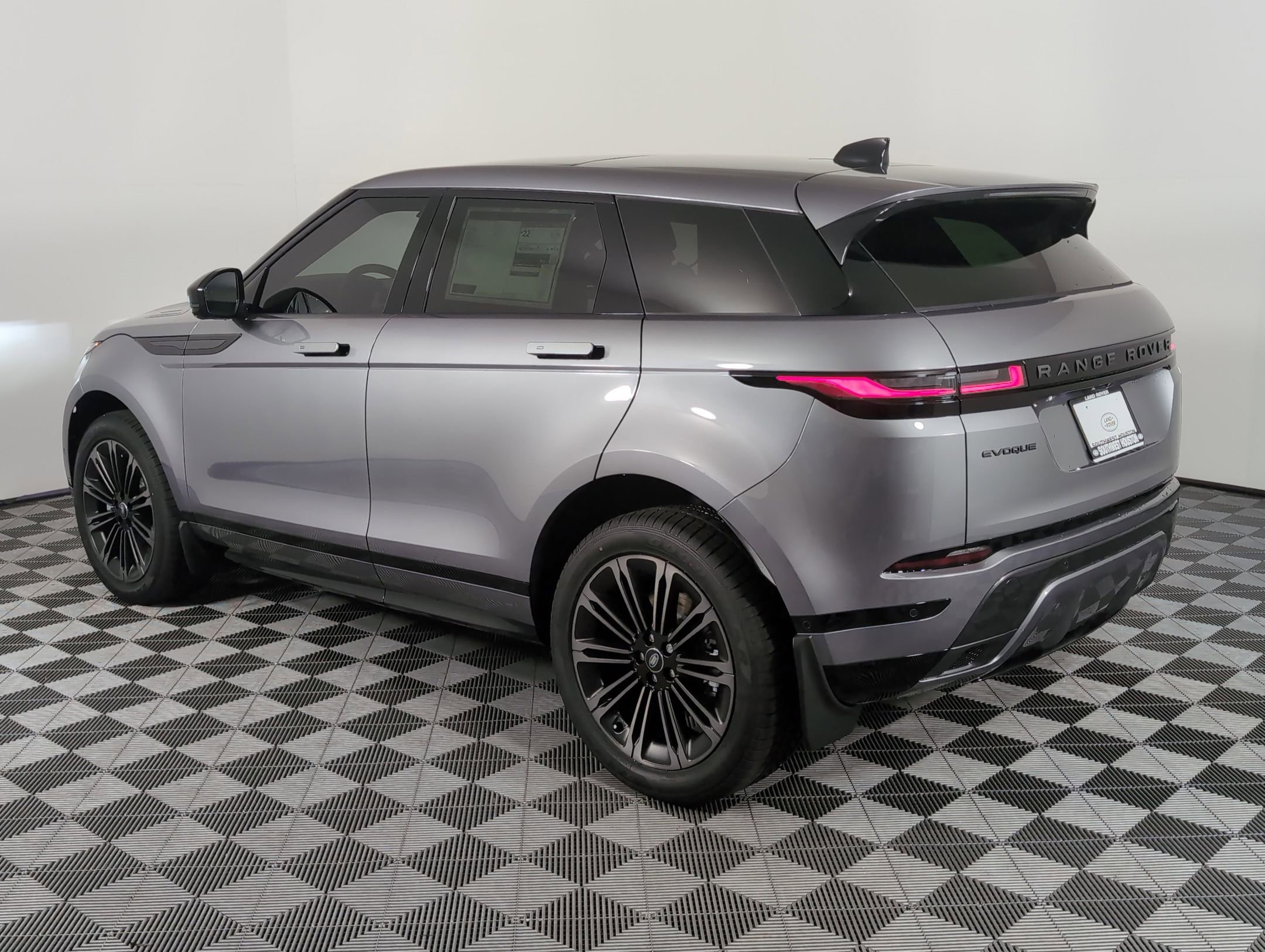 Used 2026 Land Rover Range Rover Evoque Dynamic SE image 3
