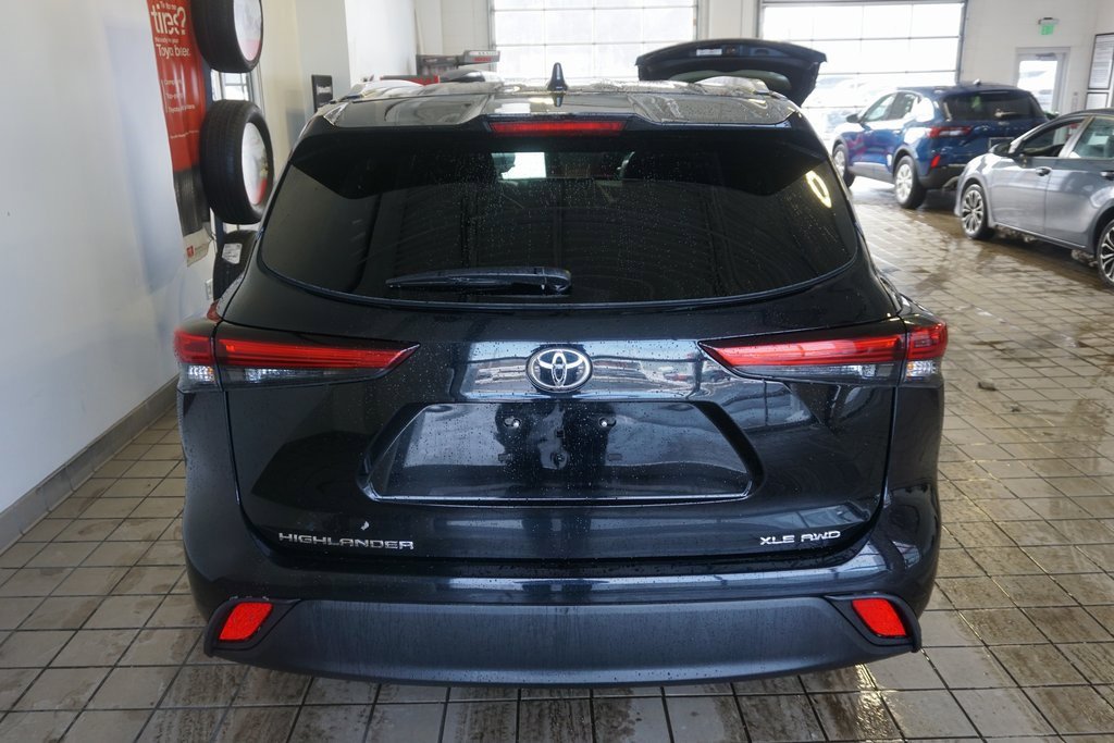 Certified 2023 Toyota Highlander XLE image 14