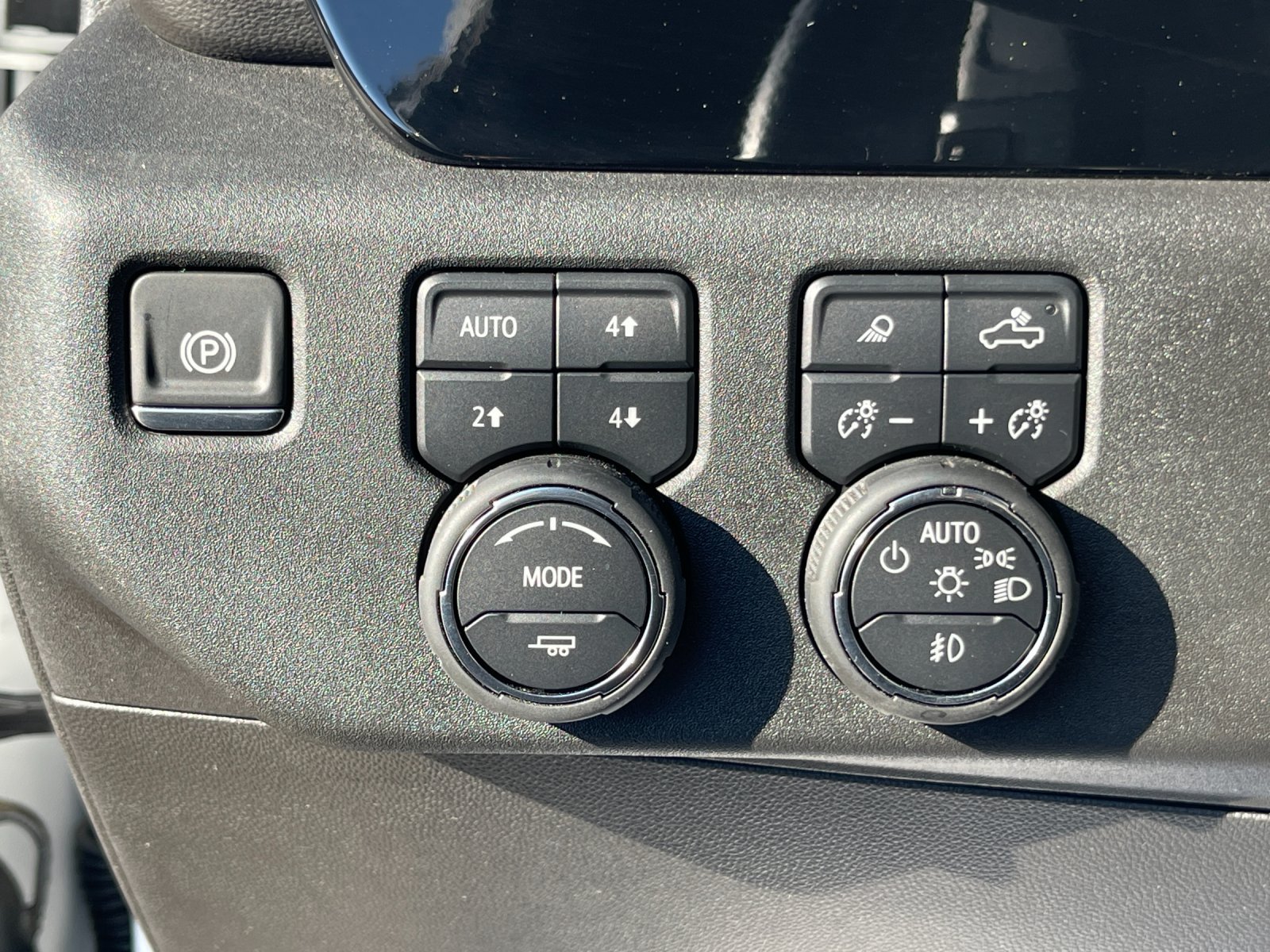 Used 2024 Chevrolet Silverado 1500 LTZ AWD/4WD image 31