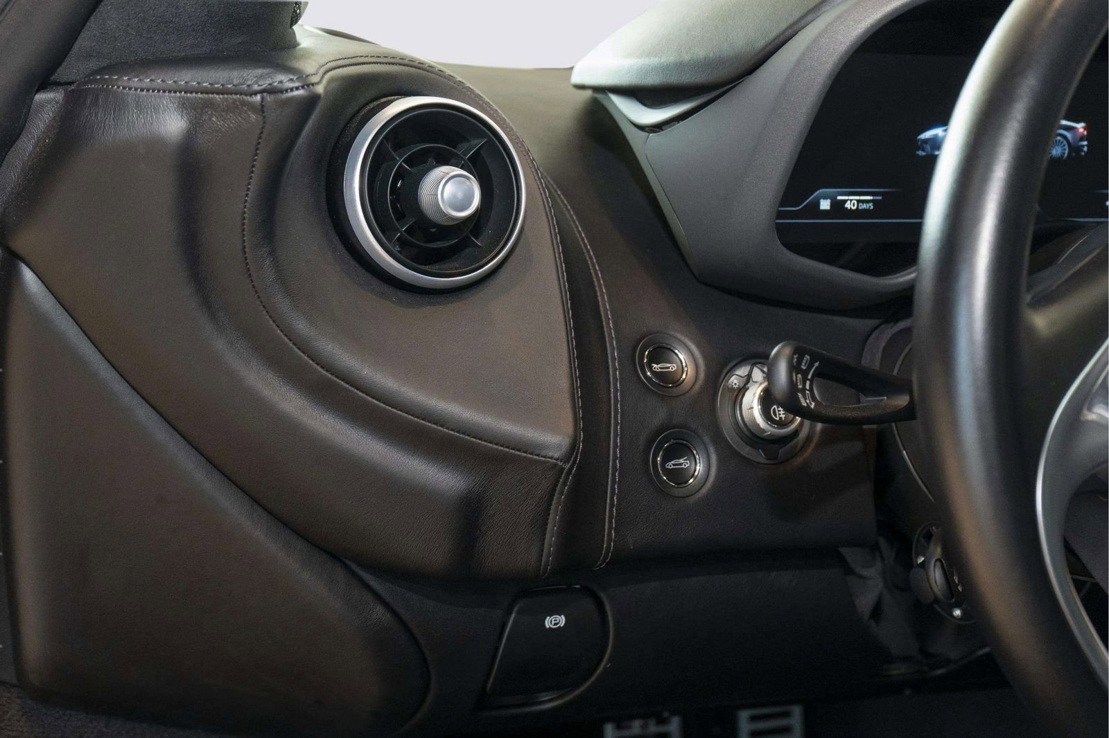 Used 2022 McLaren GT RWD image 19