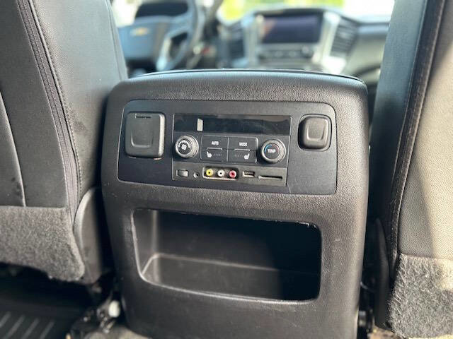 Used 2016 Chevrolet Suburban LT w/ Luxury Package RWD image 21