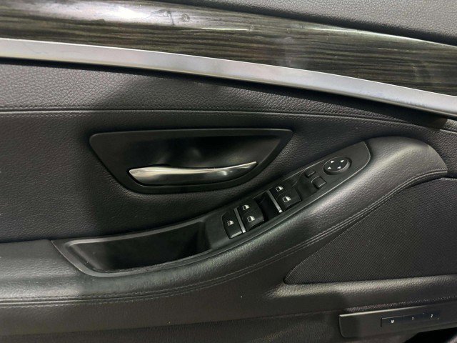 Used 2014 BMW 550i xDrive Sedan AWD/4WD image 14