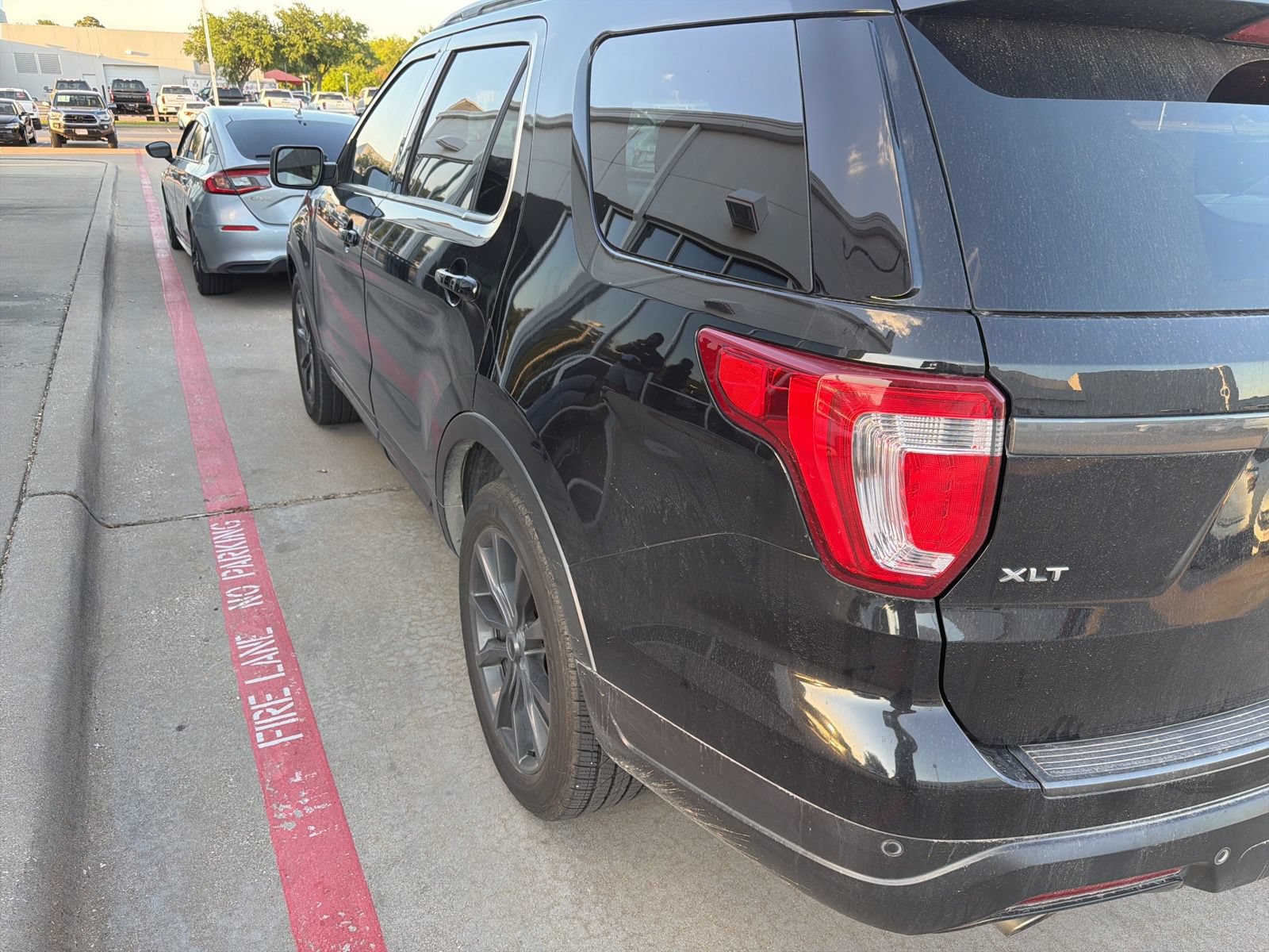 Used 2019 Ford Explorer XLT w/ Equipment Group 202A FWD image 5