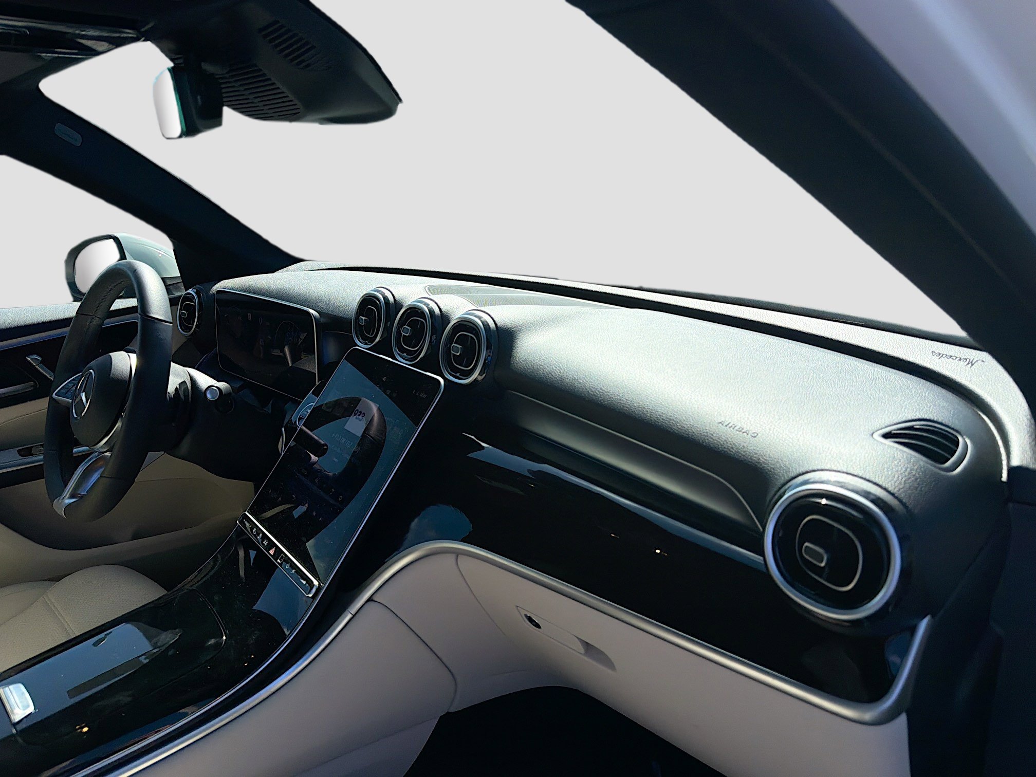 Used 2025 Mercedes-Benz GLC 350e 4MATIC image 15