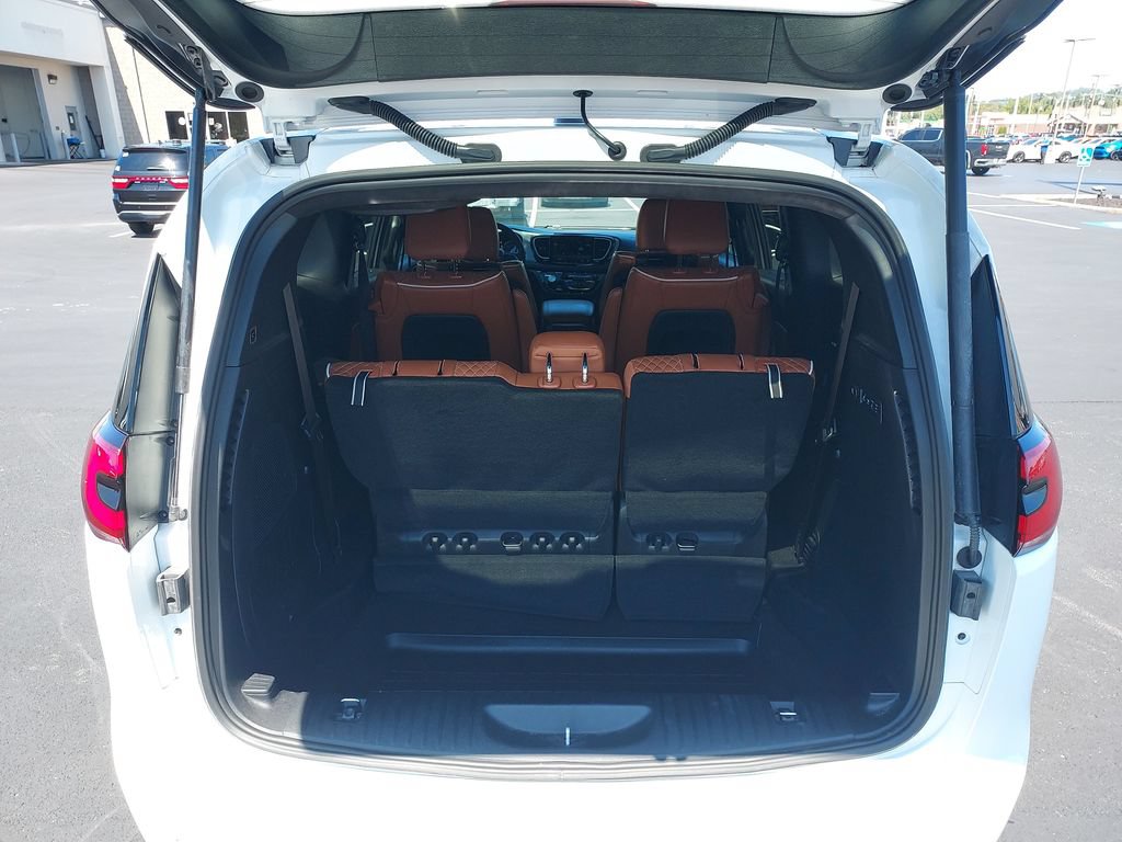 Used 2024 Chrysler Pacifica Pinnacle w/ Trailer Tow Group FWD image 9