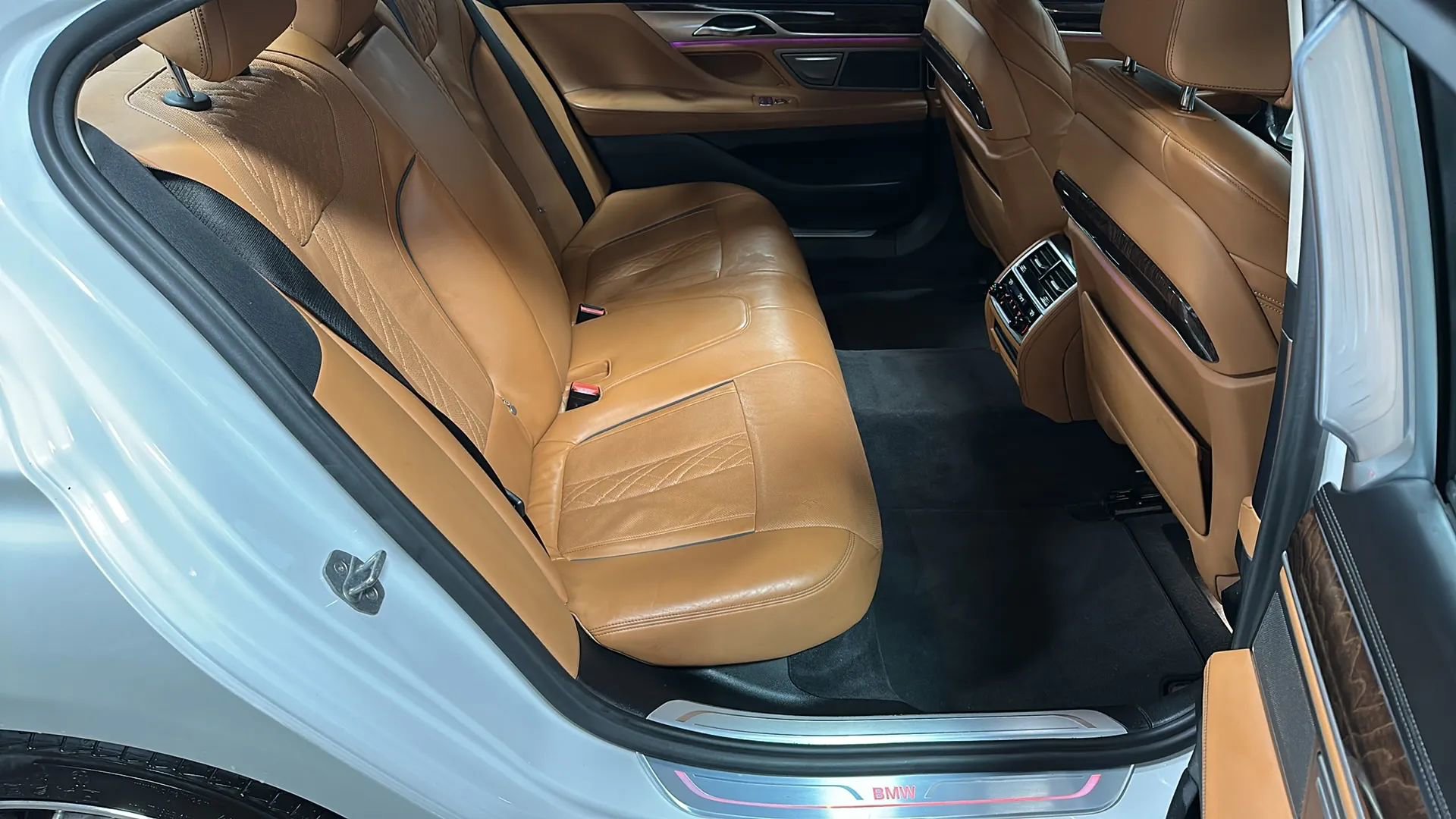 Used 2020 BMW 750i xDrive w/ Executive Package image 16
