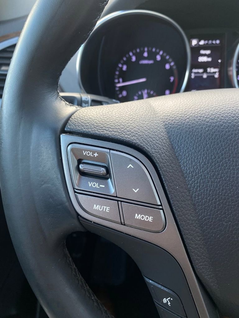 Used 2019 Hyundai Santa Fe XL image 16