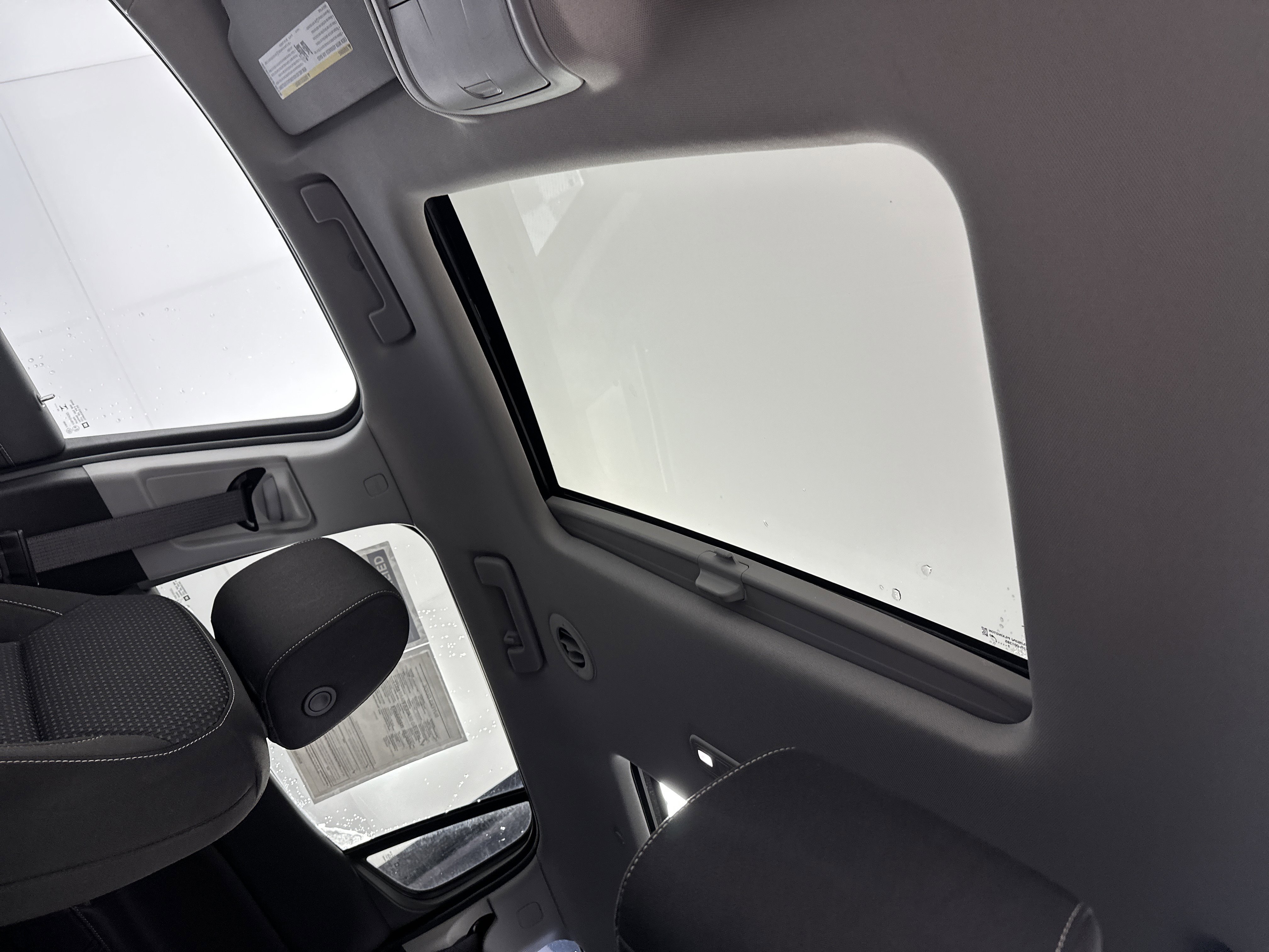 Used 2023 GMC Acadia SLE w/ Driver Convenience Package image 21