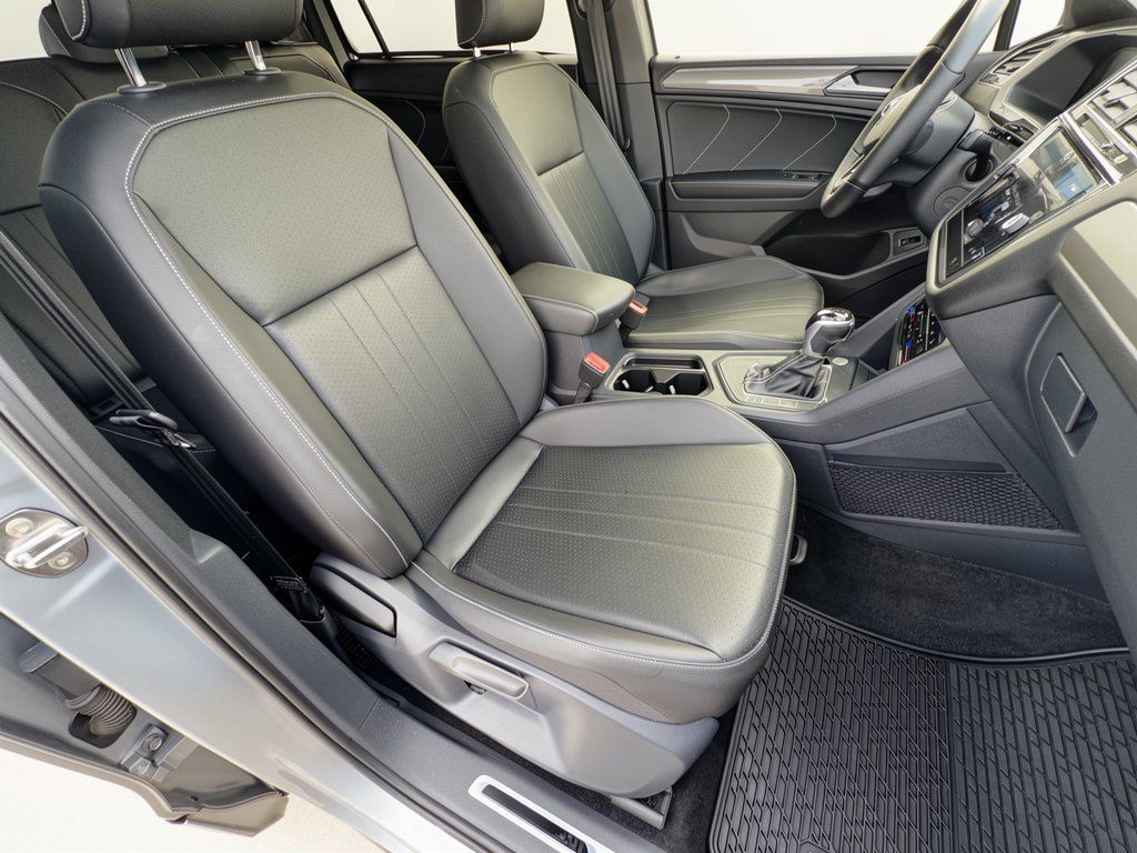 Used 2022 Volkswagen Tiguan SE R-Line FWD image 30