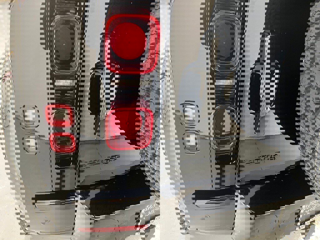 Used 2024 Land Rover Defender 110 S image 13