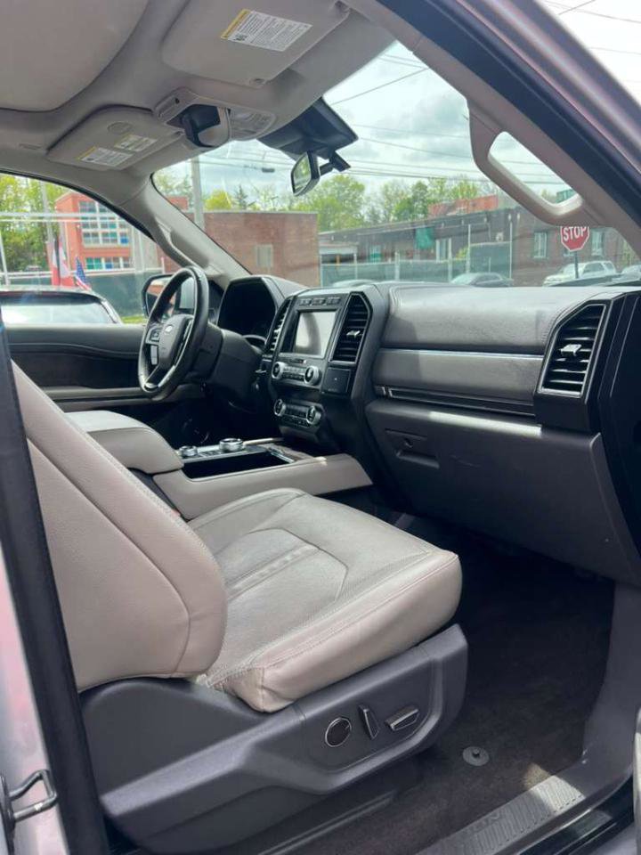 Used 2019 Ford Expedition Limited w/ Equipment Group 302A AWD/4WD image 34