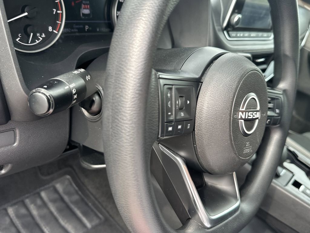 Used 2023 Nissan Rogue S FWD image 18