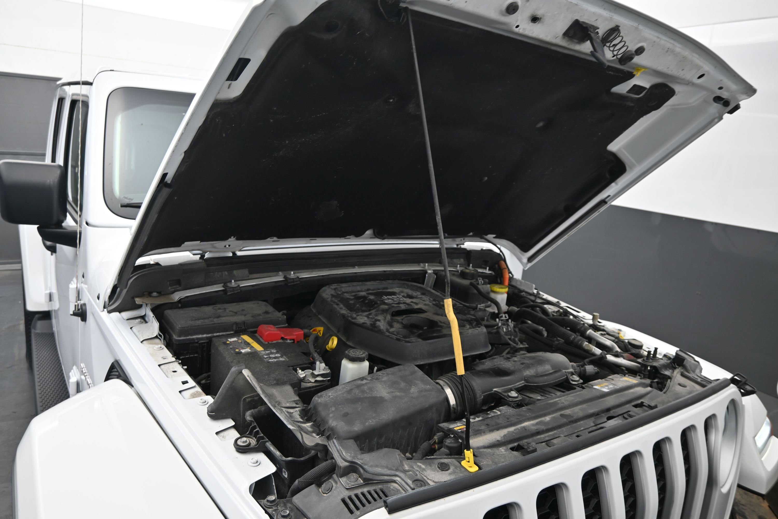Used 2022 Jeep Wrangler Unlimited Sahara w/ Cold Weather Group AWD/4WD image 24