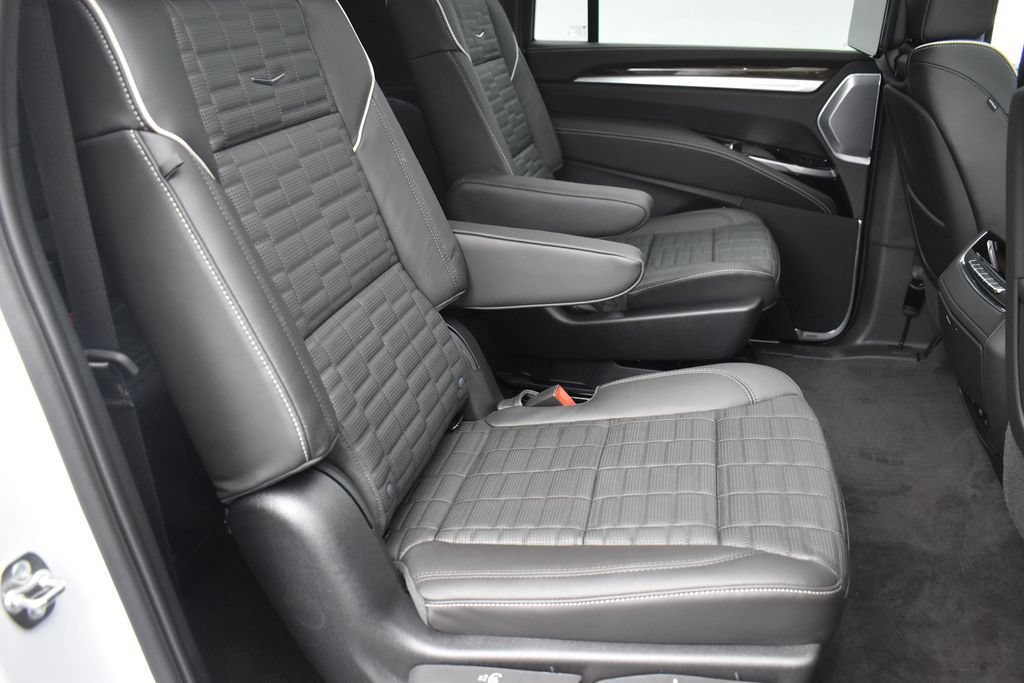 Certified 2026 Cadillac Escalade ESV Platinum Sport w/ LPO, ONYX Package AWD/4WD image 34