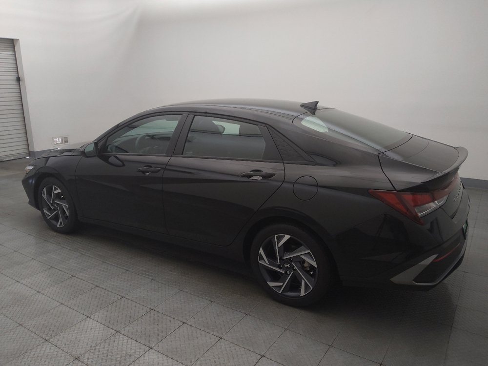 Used 2025 Hyundai Elantra Sport FWD image 3
