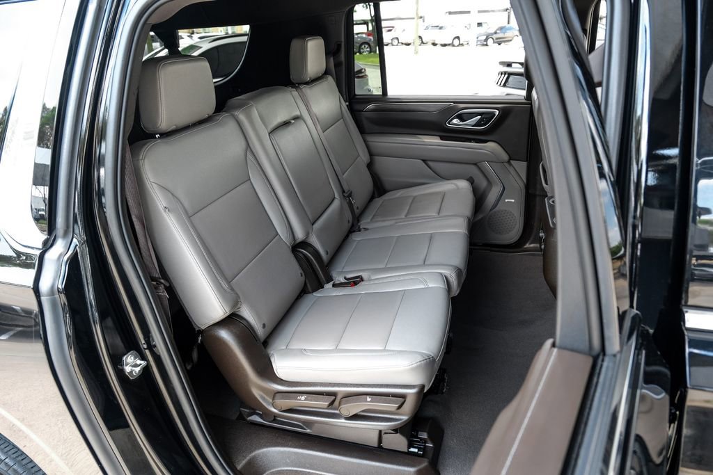 Used 2023 Chevrolet Suburban LT RWD image 37