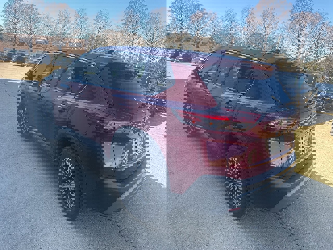 Used 2023 Nissan Rogue SV image 3