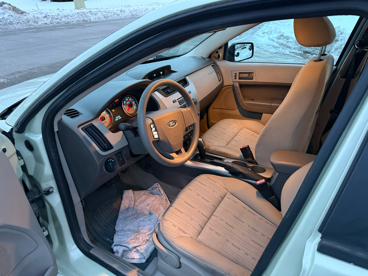 Used 2011 Ford Focus SE image 9