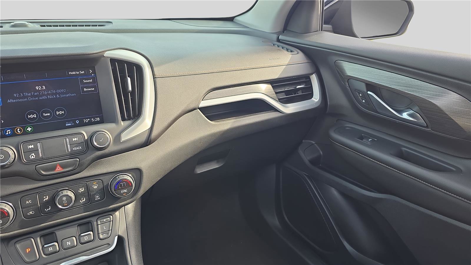 Used 2020 GMC Terrain SLT w/ Preferred Package image 16