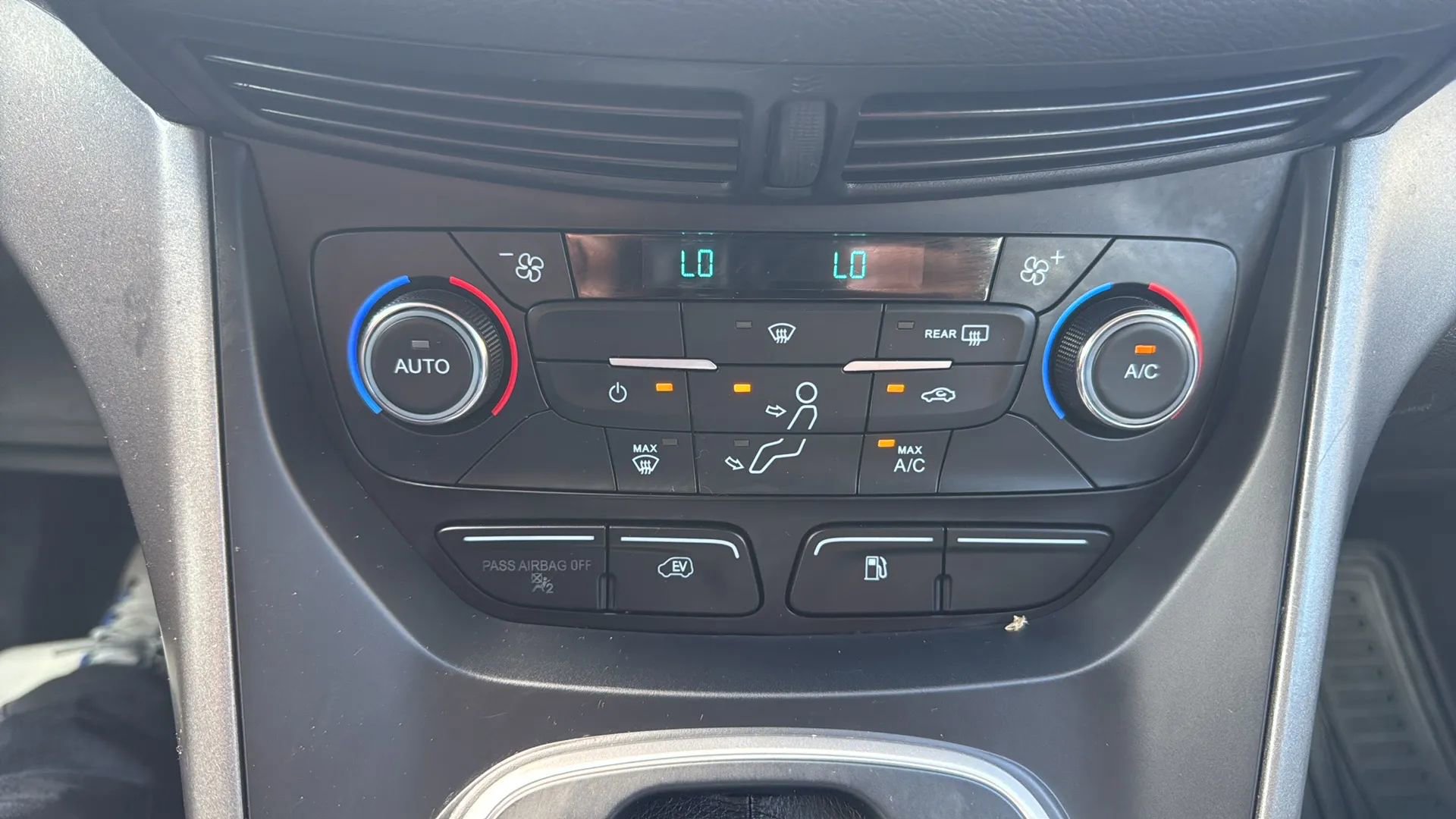 Used 2017 Ford C-MAX Energi SE image 19