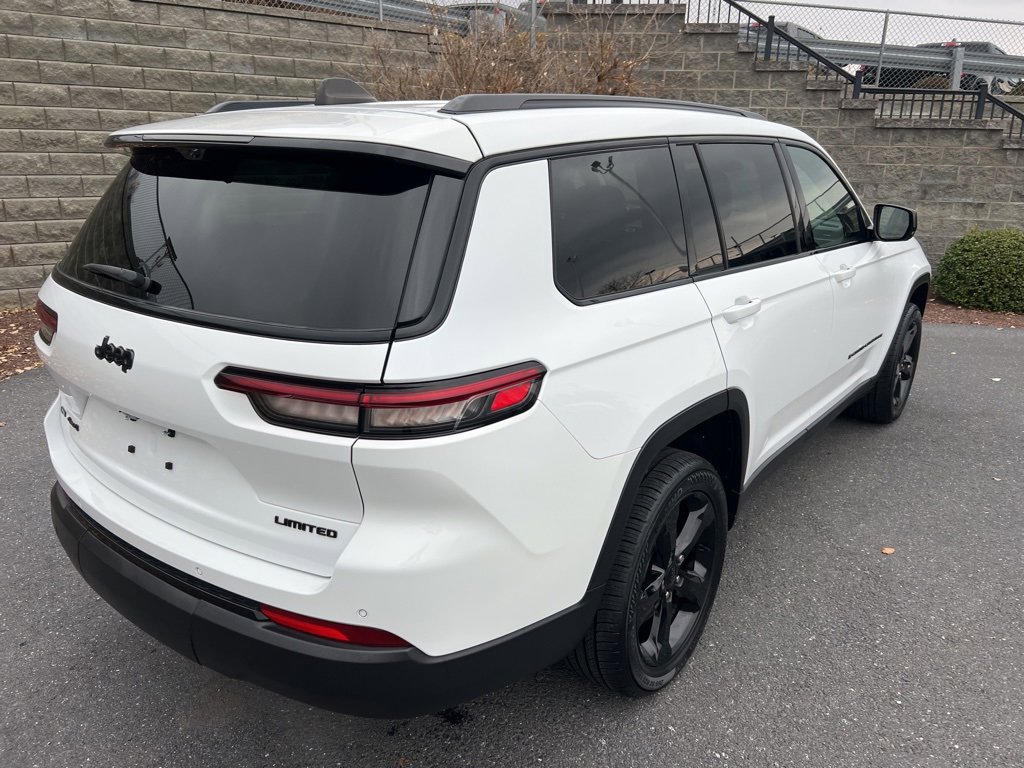 Used 2023 Jeep Grand Cherokee L Limited w/ Luxury Tech Group II image 11