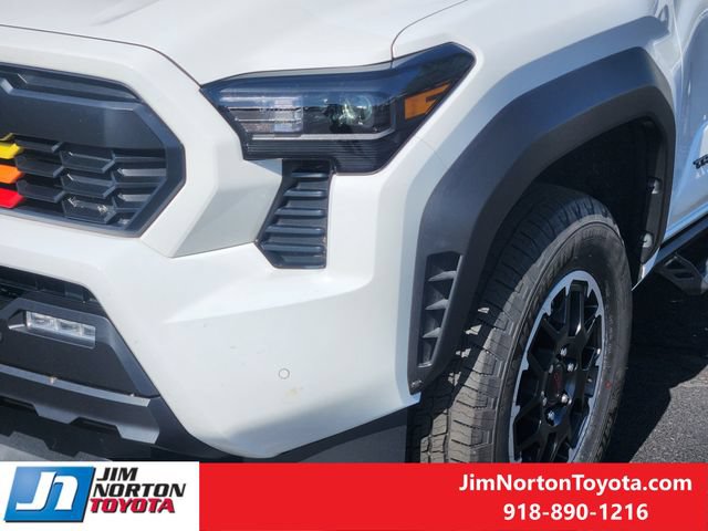 Used 2025 Toyota Tacoma TRD Off-Road w/ TRD Off Road Premium Package AWD/4WD image 11