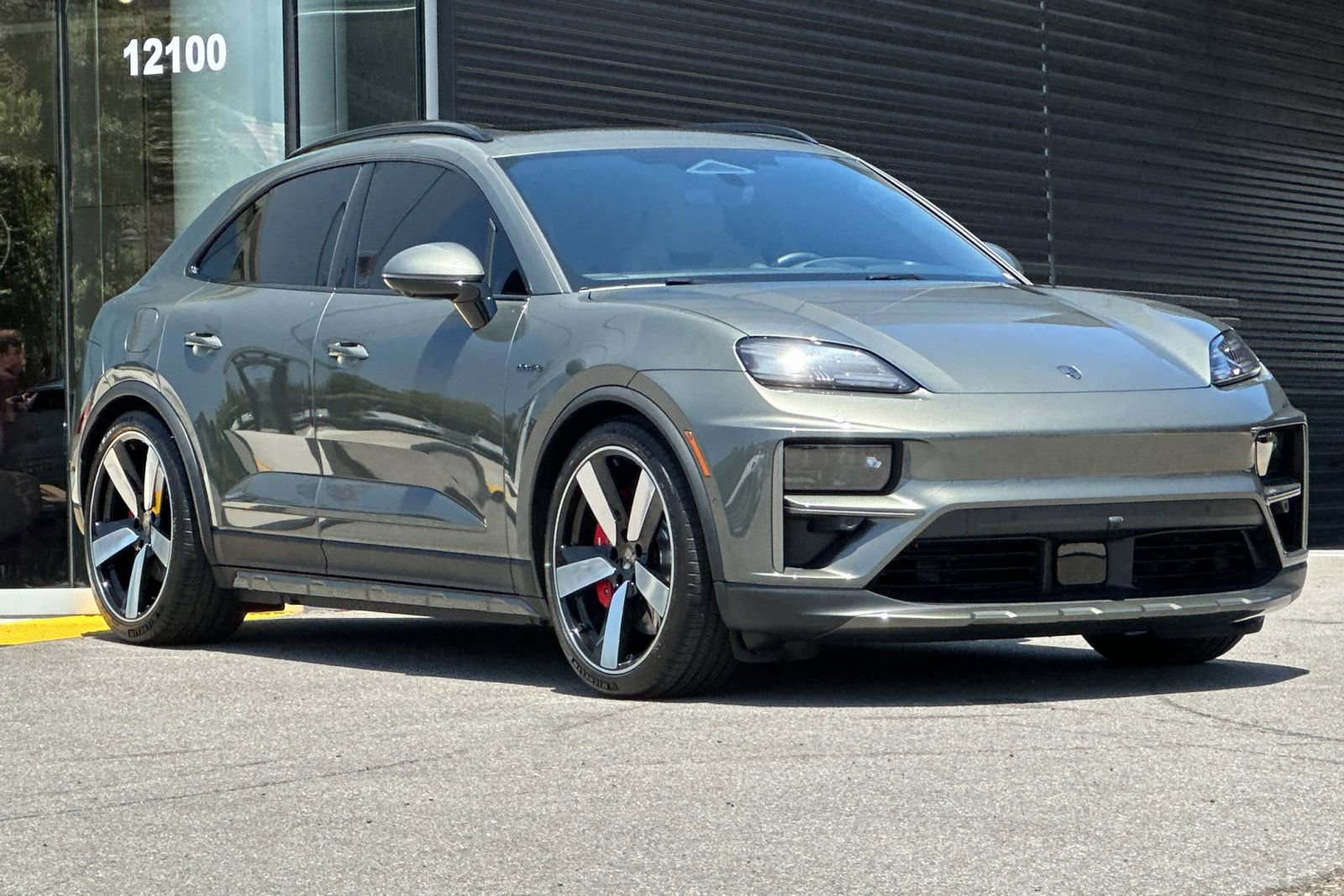 Used 2025 Porsche Macan Turbo Electric AWD/4WD image 10