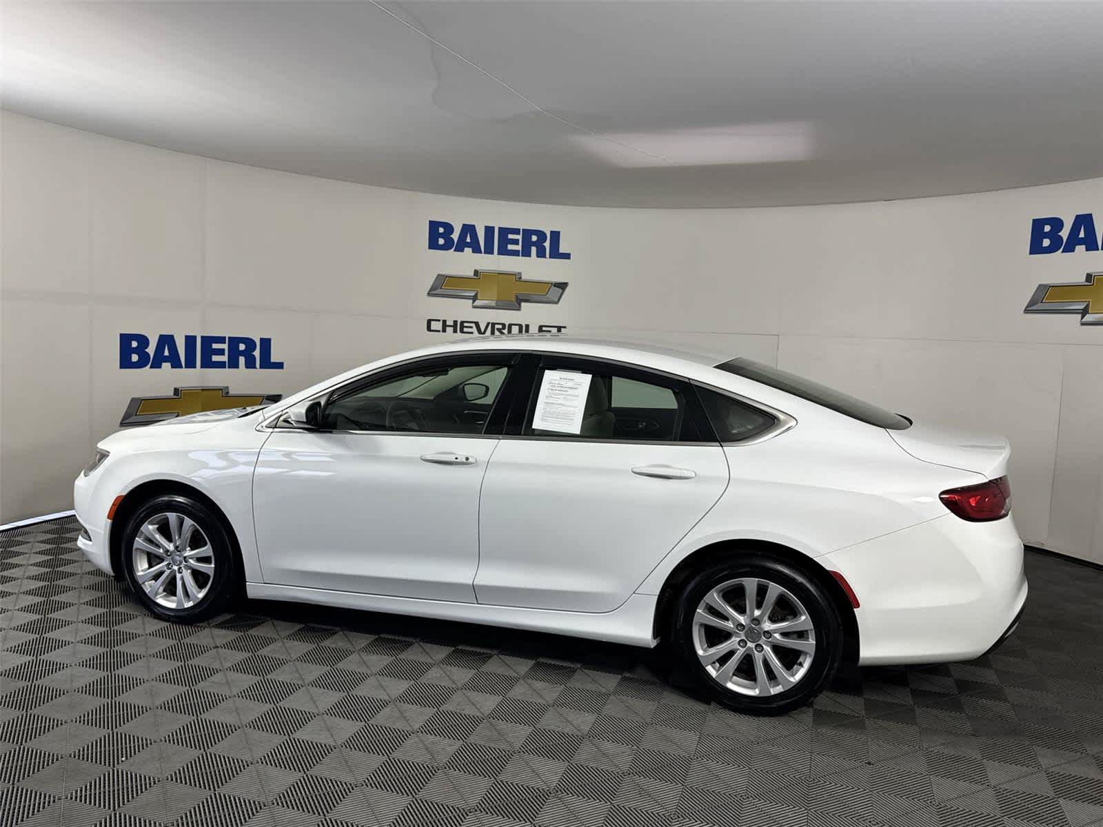 Used 2016 Chrysler 200 Limited FWD image 2