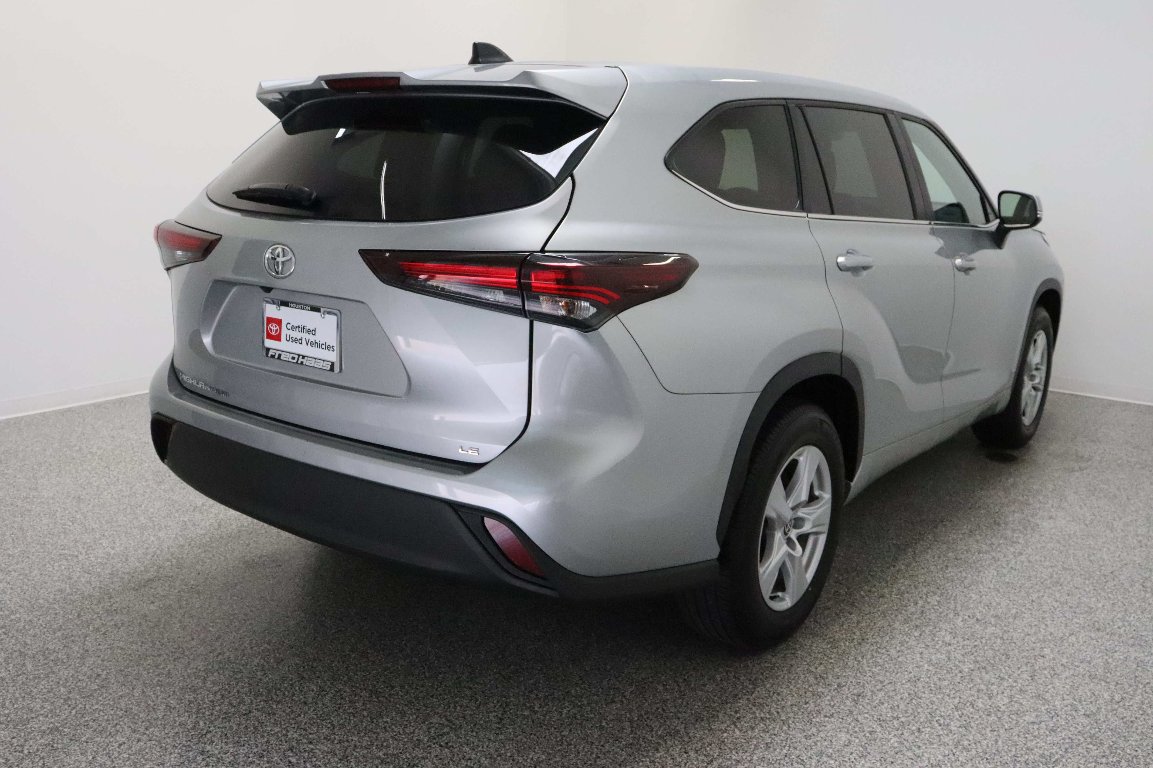 Certified 2025 Toyota Highlander LE FWD image 7
