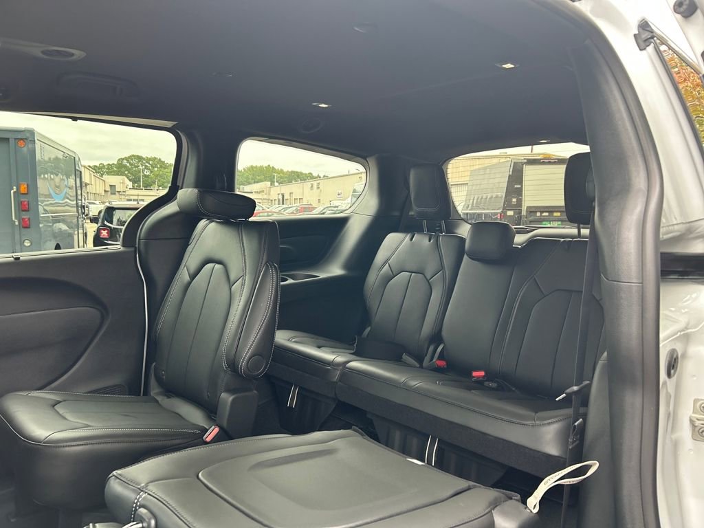 New 2026 Chrysler Pacifica Select image 26