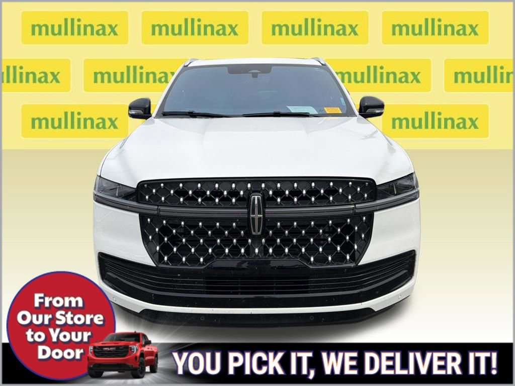 Used 2025 Lincoln Navigator Black Label image 2