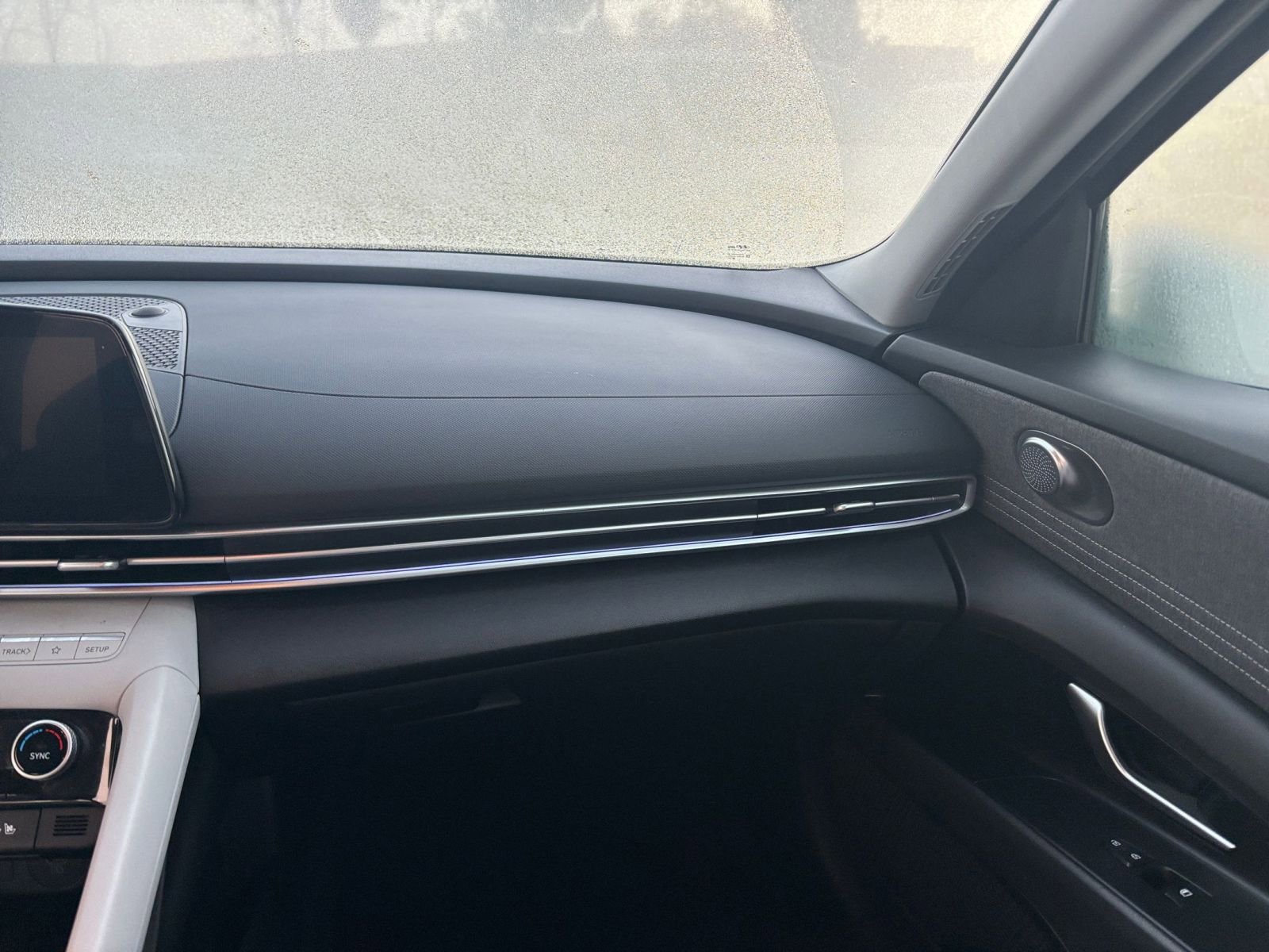 Used 2025 Hyundai Elantra Limited image 36