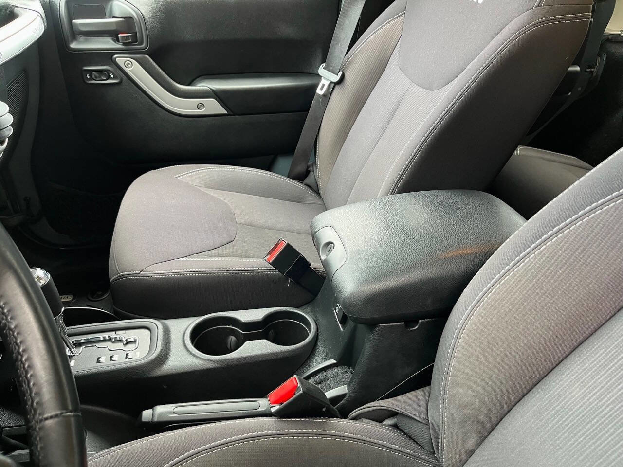 Used 2015 Jeep Wrangler Unlimited Rubicon w/ Dual Top Group image 24