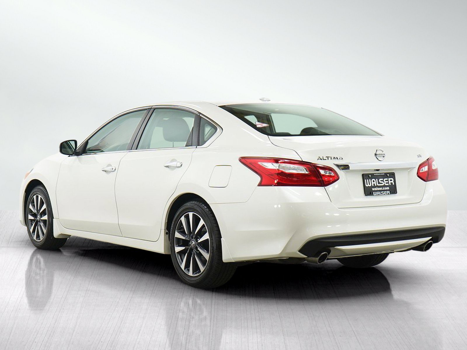 Used 2016 Nissan Altima 2.5 SV w/ Convenience Package FWD image 3